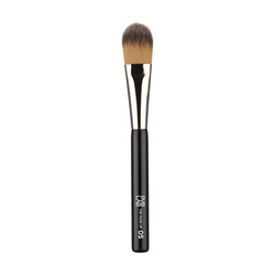 Foundation Brush 05 on white background