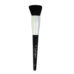 Foundation Brush N 02 on white background