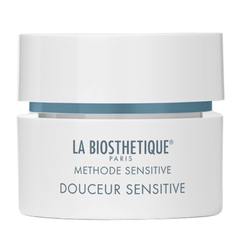 Douceur Sensitive / Restructurante on white background