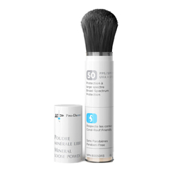 Mineral Loose Powder SPF 50 - Light on white background