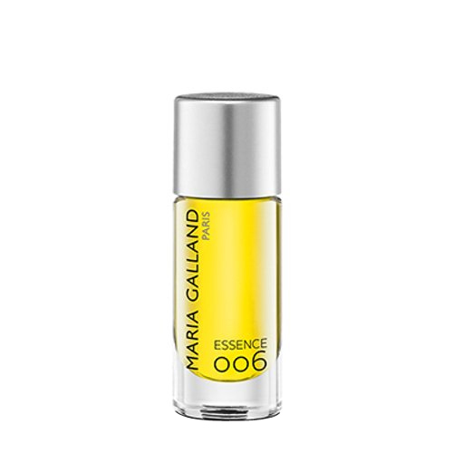 Maria Galland Essence Gold - Revitalising 006 on white background