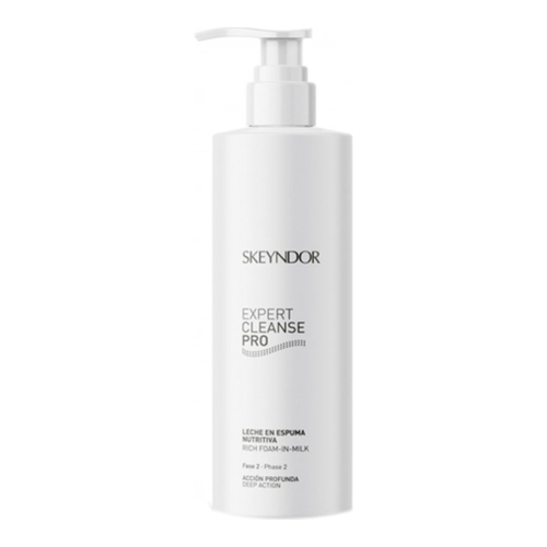 Skeyndor Rich foam-in-milk on white background