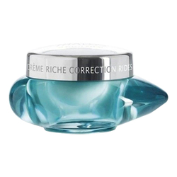 Wrinkle Correcting Rich Cream on white background
