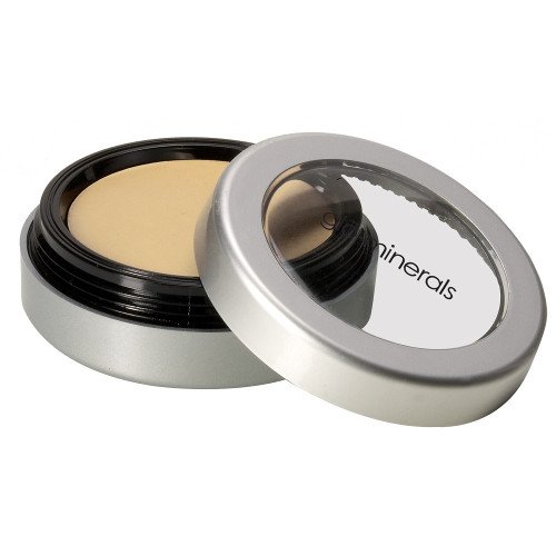 gloMinerals Lid Primer on white background